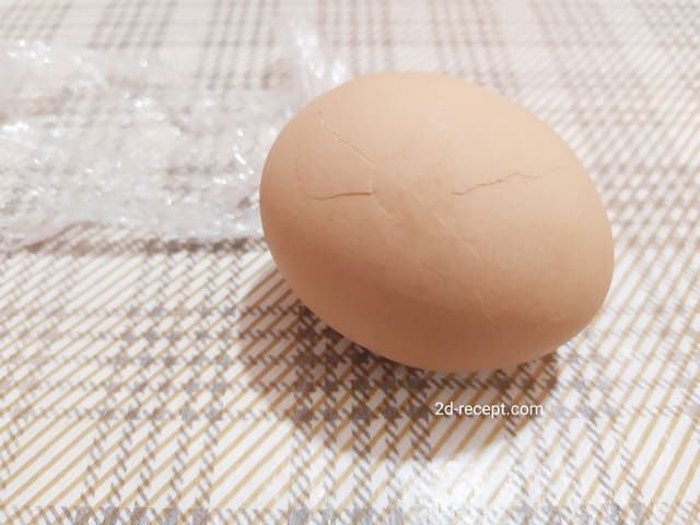 Вареное разбитое яйцо